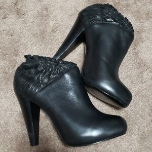 Steve madden leather heels black elastic ankle